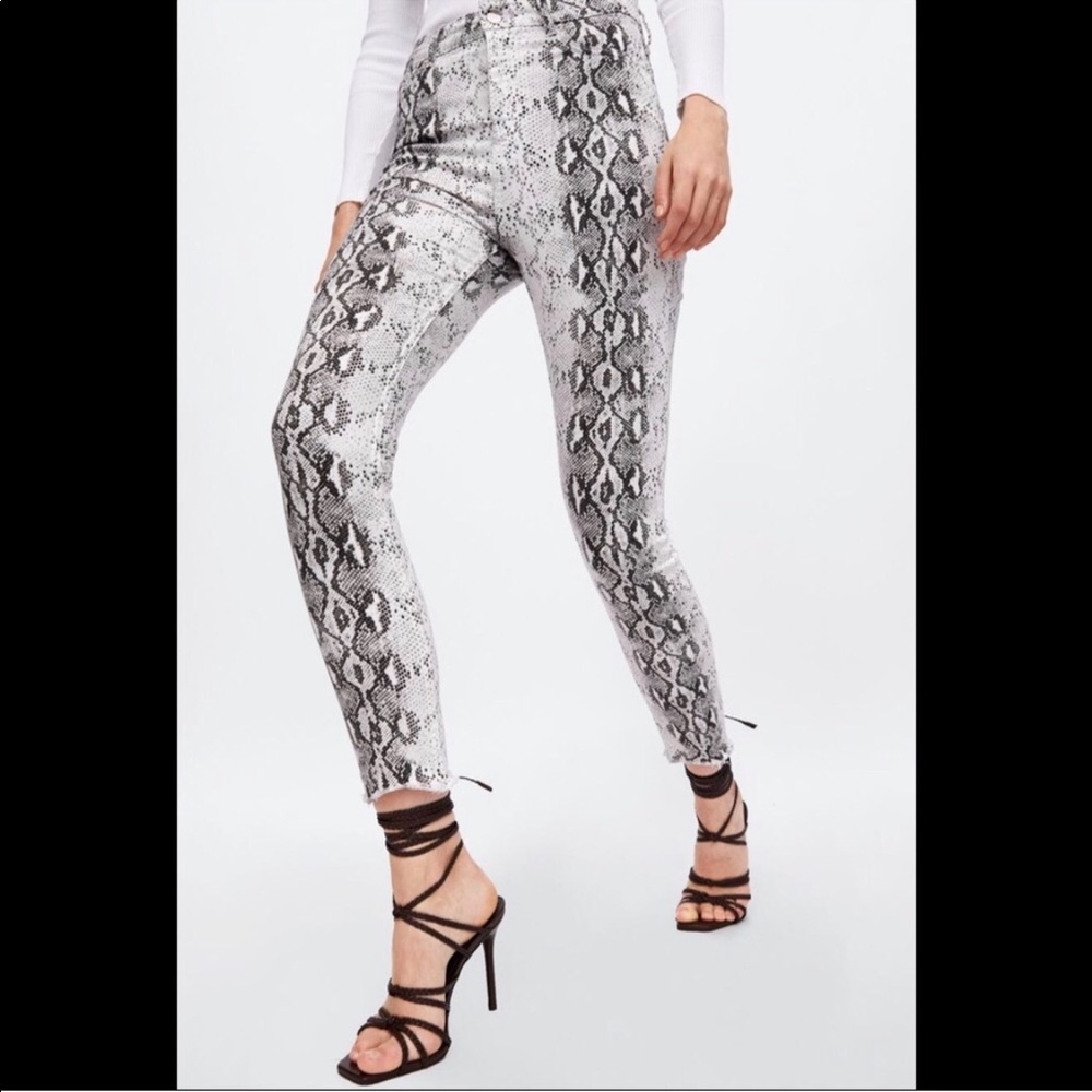 Zara Jeans High Waist Snake Print (final price)